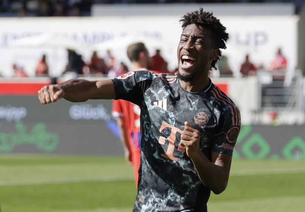 一个努力拼 一个努力拼